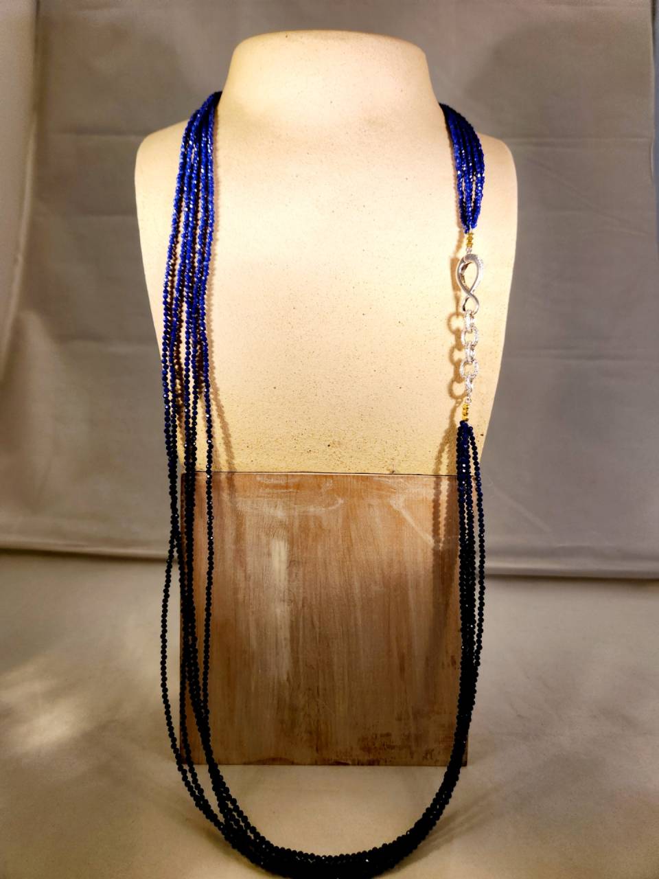 ラピスラズリのロングネックレス