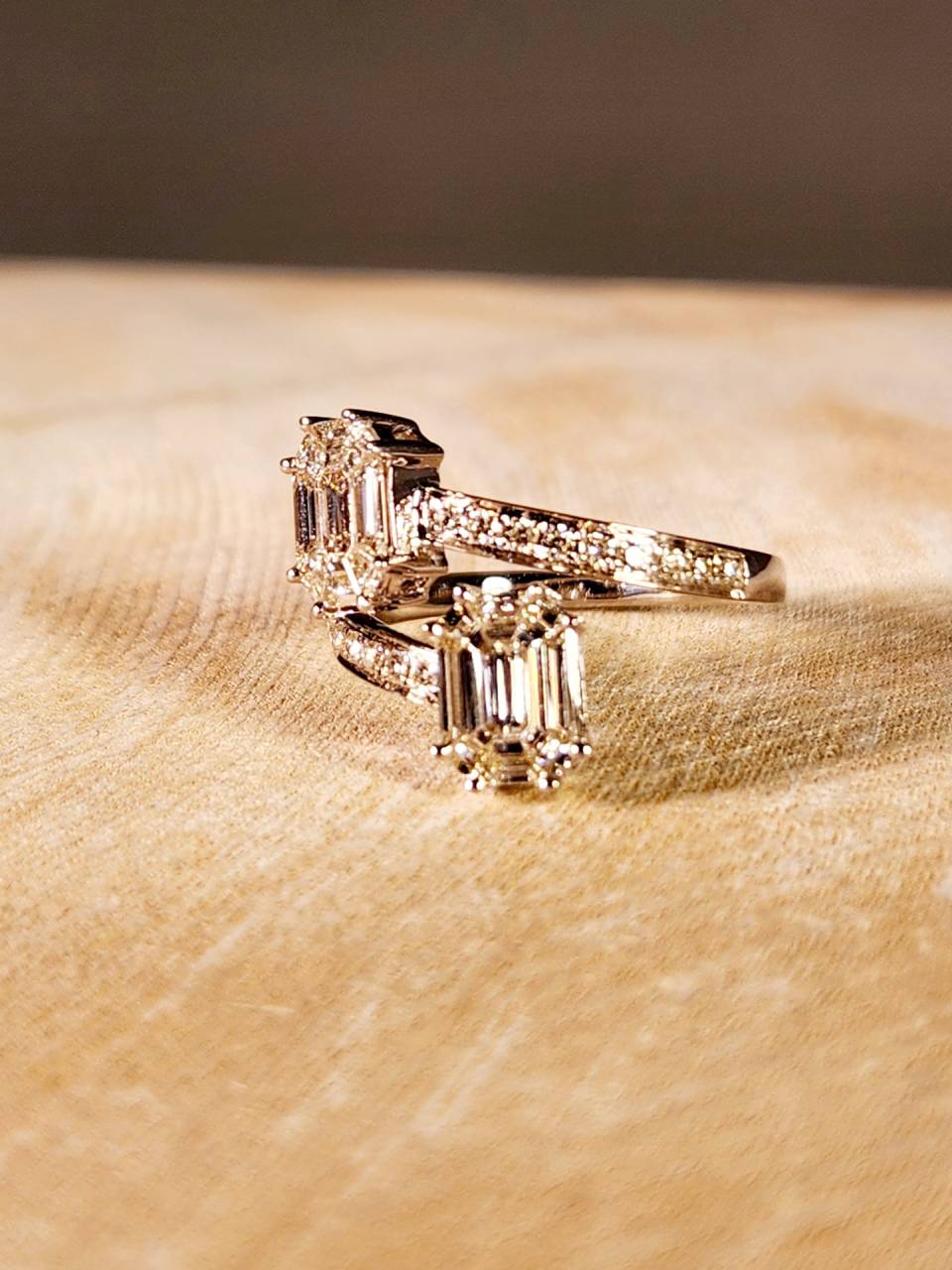 エメラルドカットのダイヤリング