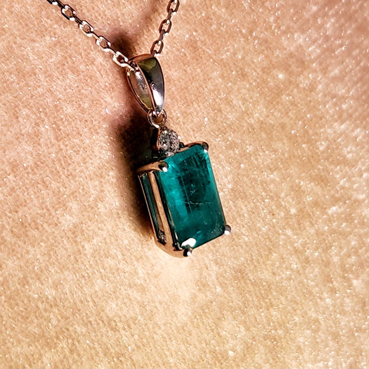 エメラルドの裸石からシンプルなペンダント制作