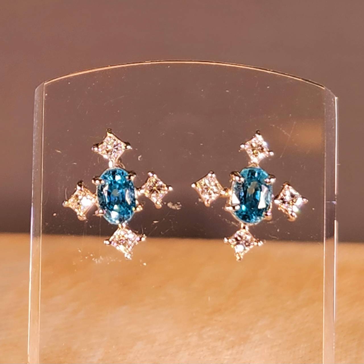 ブルージルコンのオーダーピアス