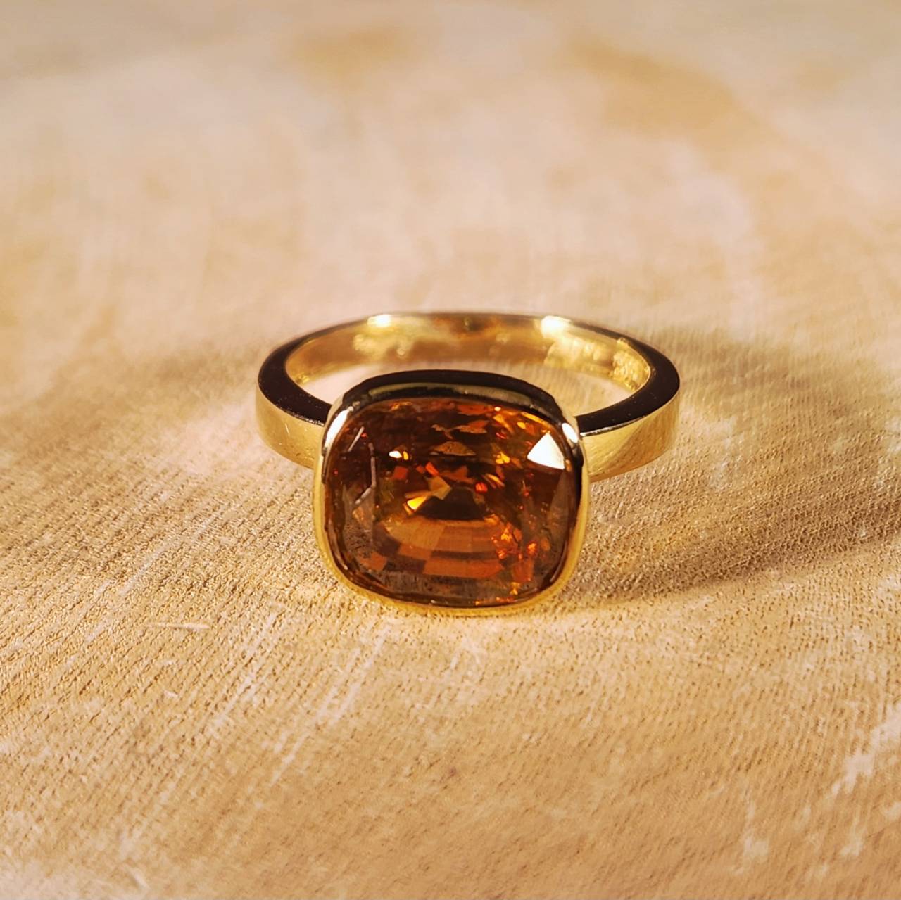 新作　イエロージルコンのリング