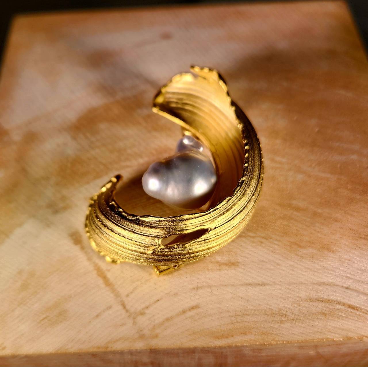 バロックパールのブローチ