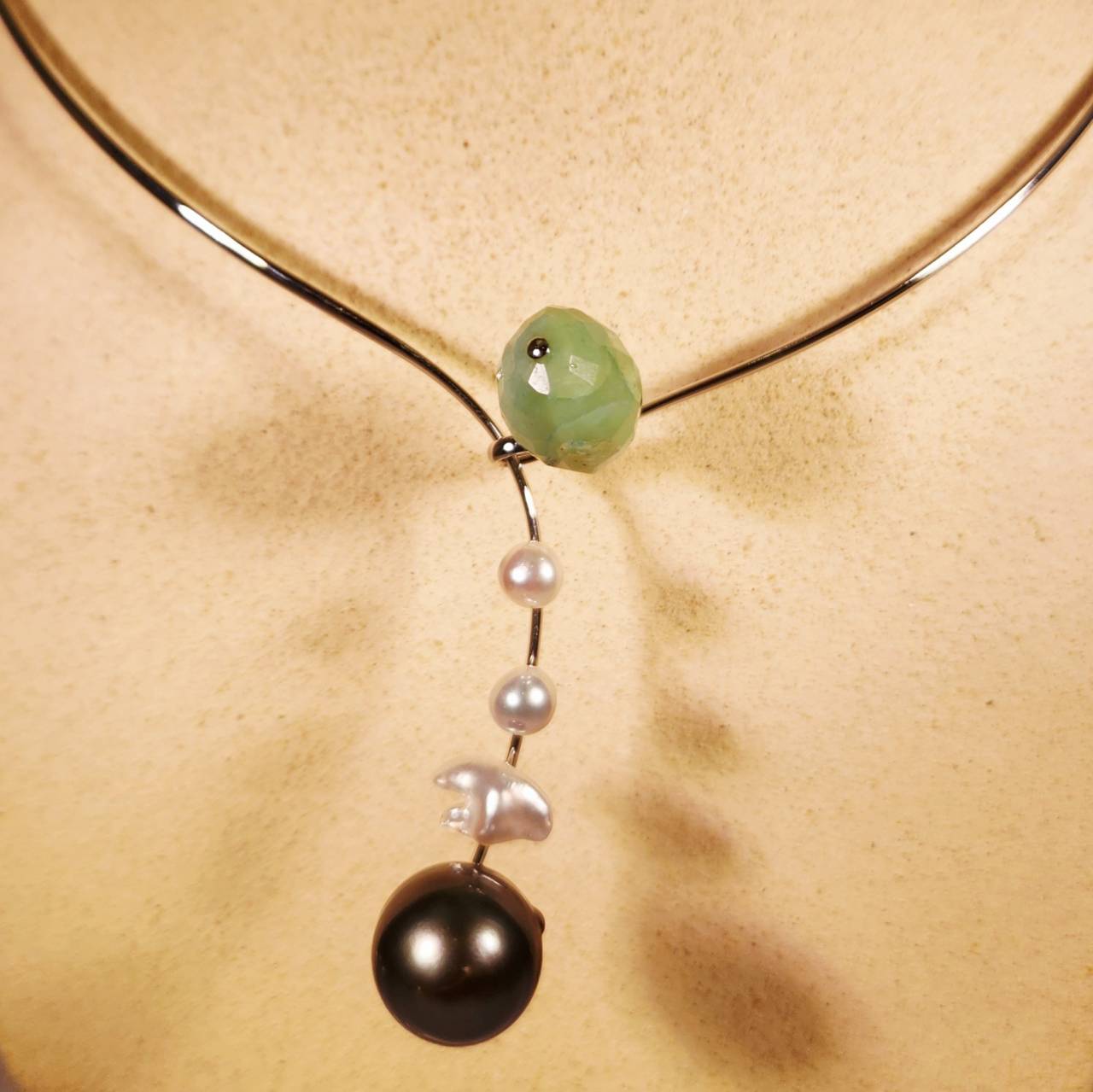 黒真珠と南洋ケシのチョーカー