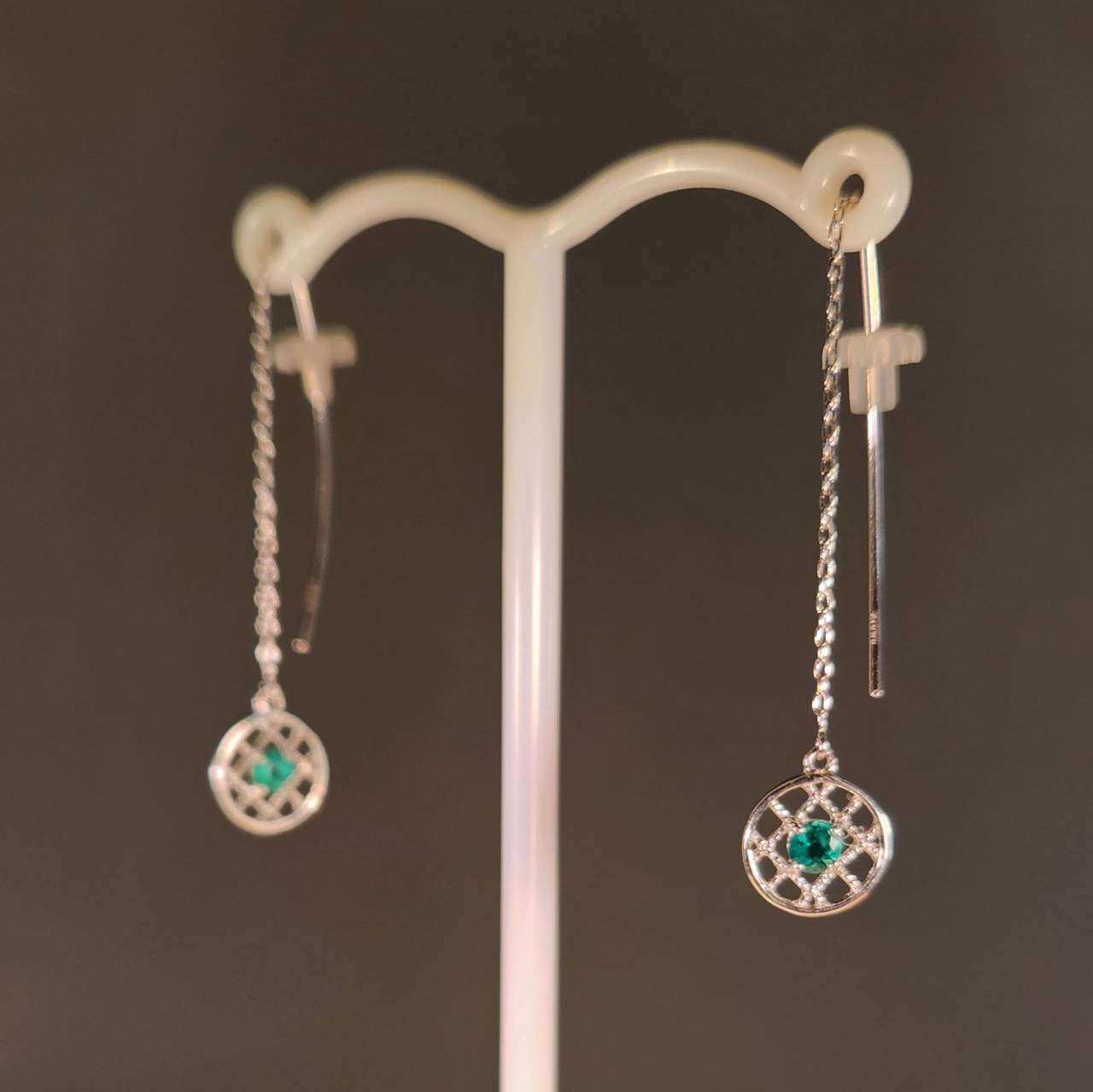 エメラルドのアメリカンピアス